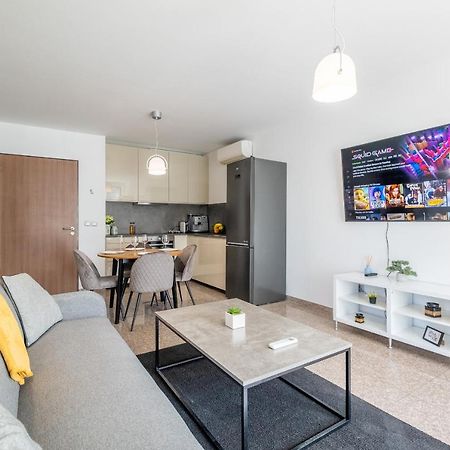 Julie'S Sunny Cozy Apartment With Balcony Sofia Bagian luar foto